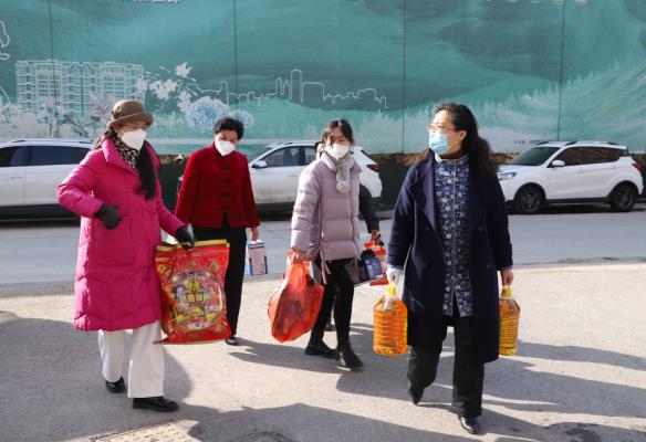 田區婦聯攜同愛心女企業家慰問困境家庭中的兒童
