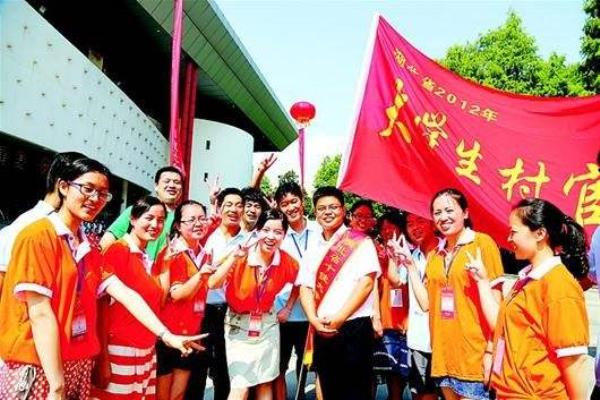 王運超//《大學生村官》（小說連載九）