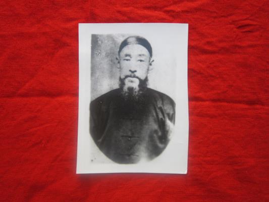人物紀實：  辛亥無余子 申江泣故人