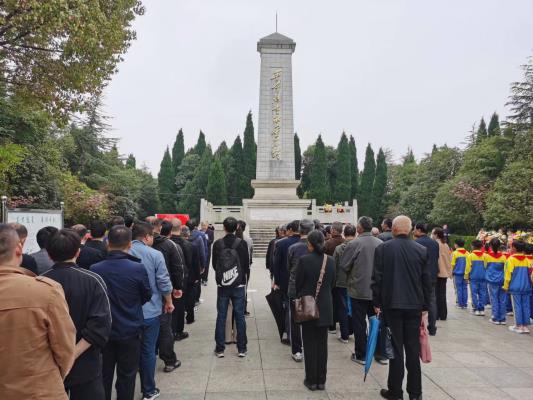 讓紅色基因浸潤黨員干部和青少年心田