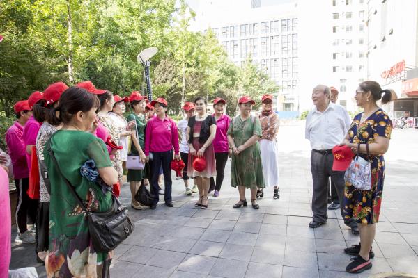 淮南市法治志愿者協(xié)會(huì)一大隊(duì) 開(kāi)展交通法規(guī)宣傳