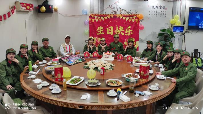 《綠色軍衣》團(tuán)隊(duì)為隊(duì)員過(guò)集體生日