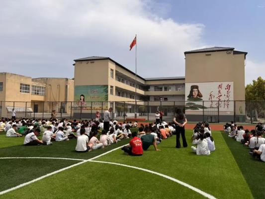 人人講安全  個(gè)個(gè)會(huì)應(yīng)急——曹庵鎮(zhèn)關(guān)工委聯(lián)合曹庵中心小學(xué)開(kāi)展防震疏散演練