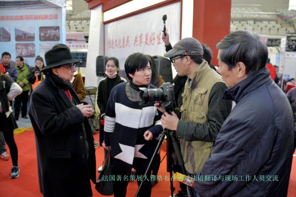 法國(guó)著名策展人雅格布的行為藝術(shù)