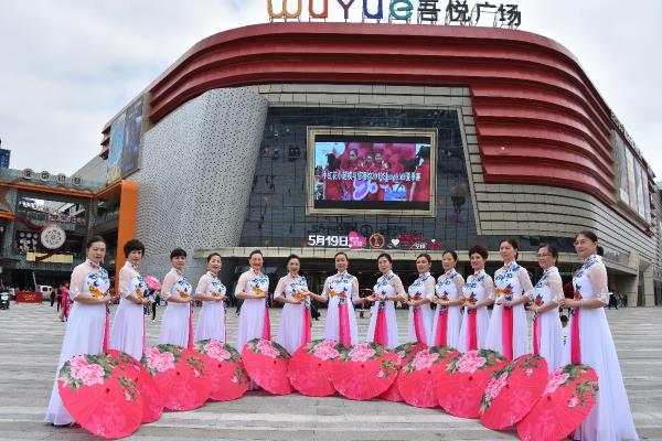 淮南市首屆旗袍文化藝術(shù)節(jié)驚艷吾悅廣場