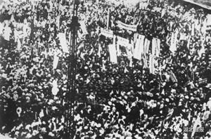1927年1月3日,英軍制造 “一?三”慘案。武漢各界連日集會(huì)反對(duì)英國侵略者暴行.jpg 1927年1月3日,英軍制造 “一?三”慘案。武漢各界連日集會(huì)反對(duì)英國侵略者暴行.jpg