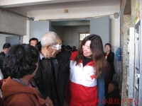鳳臺縣紅十字會：關(guān)愛白內(nèi)障患者 開展指引服務(wù)活動