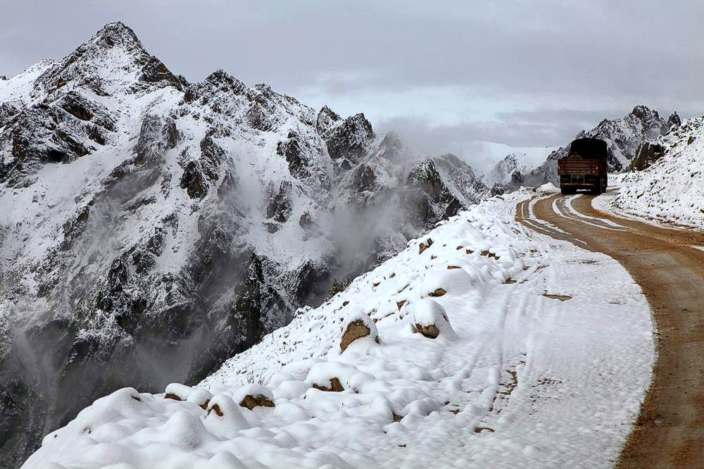驢行川藏第一險——翻越冰雪覆蓋的雀兒山(組照)