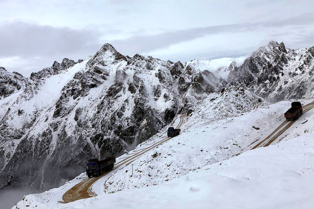 驢行川藏第一險——翻越冰雪覆蓋的雀兒山(組照)