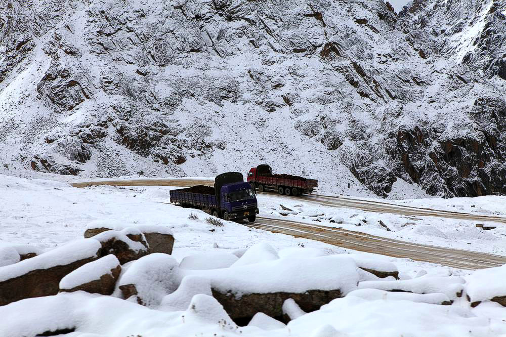 驢行川藏第一險——翻越冰雪覆蓋的雀兒山(組照)