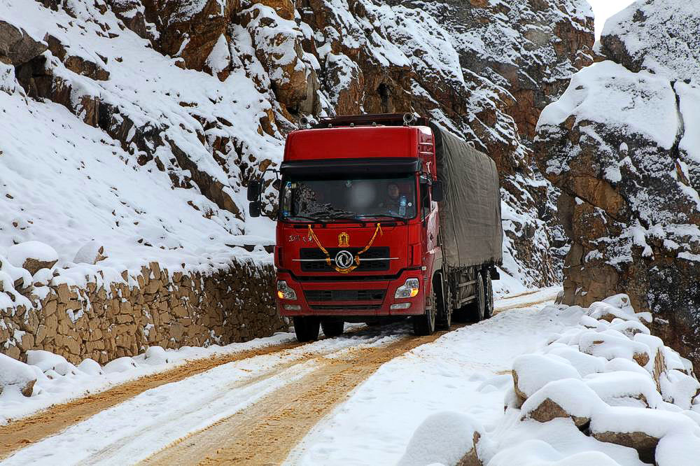 驢行川藏第一險——翻越冰雪覆蓋的雀兒山(組照)