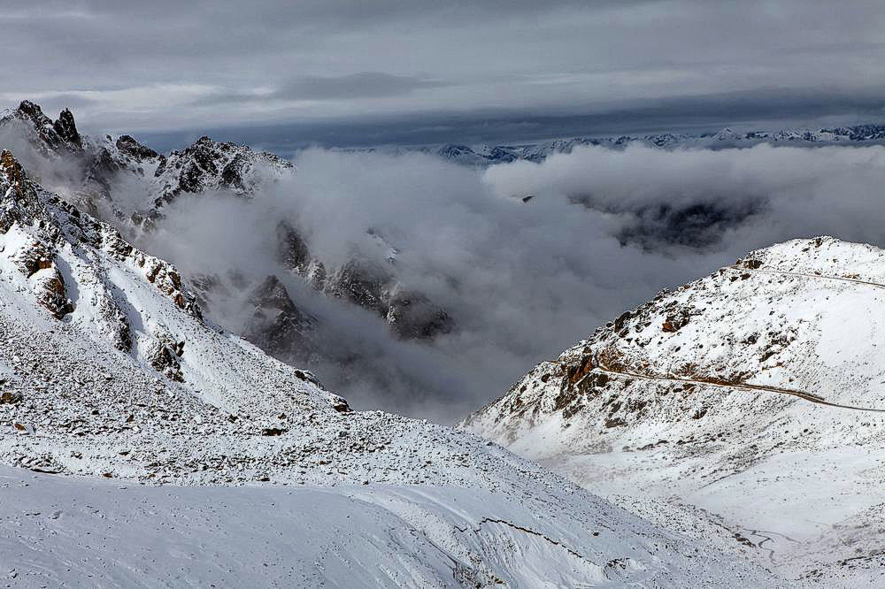 驢行川藏第一險——翻越冰雪覆蓋的雀兒山(組照)