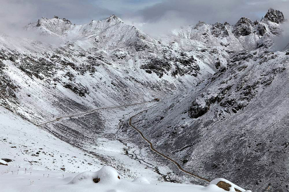 驢行川藏第一險——翻越冰雪覆蓋的雀兒山(組照)