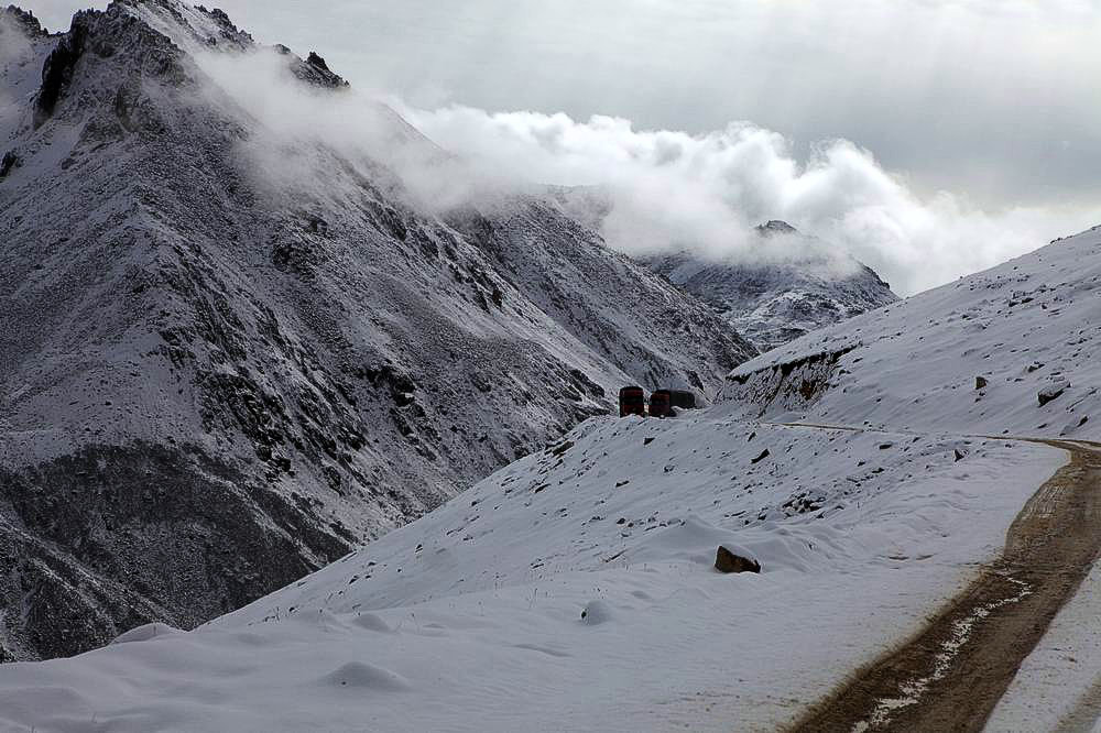 驢行川藏第一險——翻越冰雪覆蓋的雀兒山(組照)