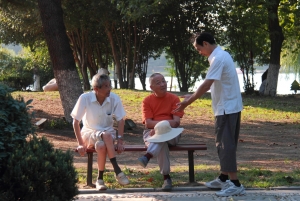 打牌聊天
